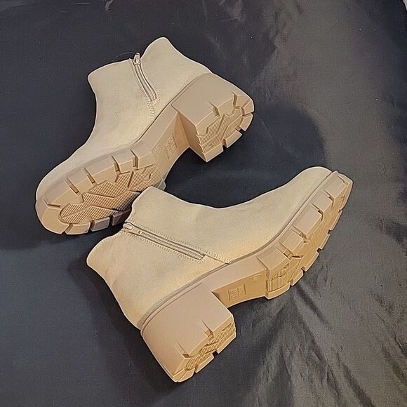 BRAND NEW MADDEN NYC WOMEN'S CHELSEA CHUNKY HEEL SUEDE BOOTIE - Picture 7 of 14